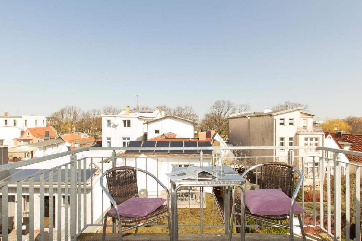 Romantic - Versteck Am Strom *